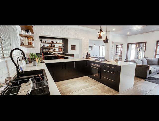 4 BEDROOM HOUSE FOR SALE IN VANDERBIJLPARK SW 1